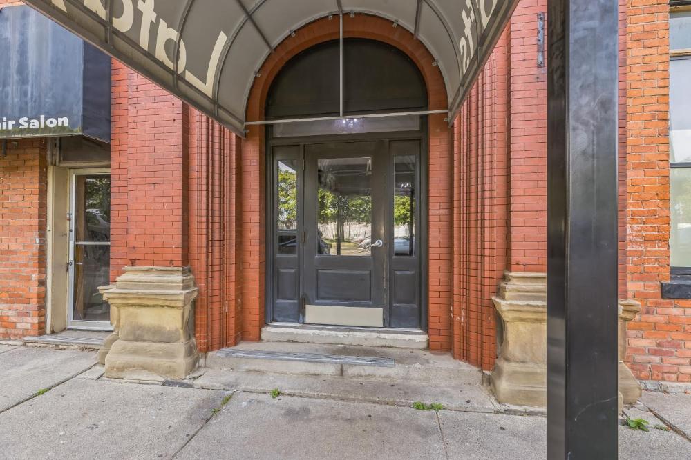 Stylish Chic Retreat at Lafayette Lofts apts